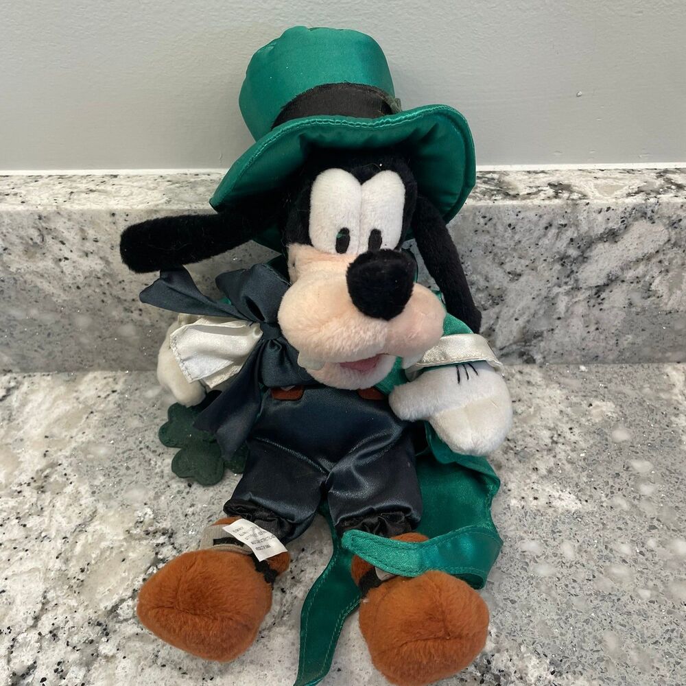Disney Parks Happy St. Patrick's Day 2001 Plush Stuffed Goofy Top Hat Shamrocks
